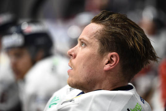 Växjös målvakt Viktor Fasth deppar