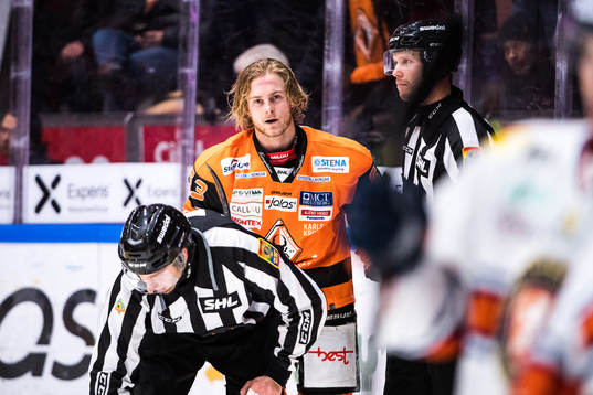 Karlskronas Bobbo Petersson utan hjälm