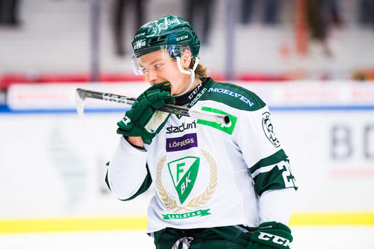 Färjestads Oskar Steen deppar