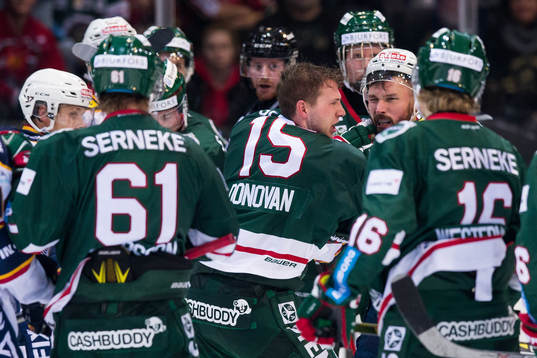 Bråk utbryter mellan Frölundas Matt Donovan och