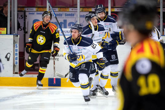s Mattias Tedenby jublar