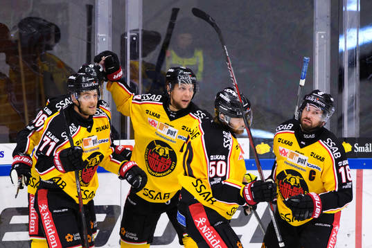 Luleås Johan Harju jublar