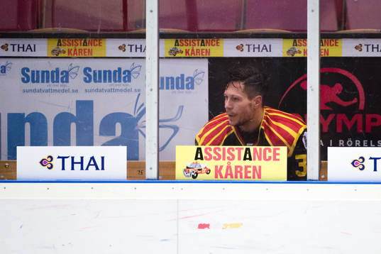 Brynäs Elias Fälth  i utvisningsbåset