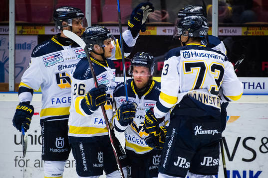 s Mattias Tedenby jublar