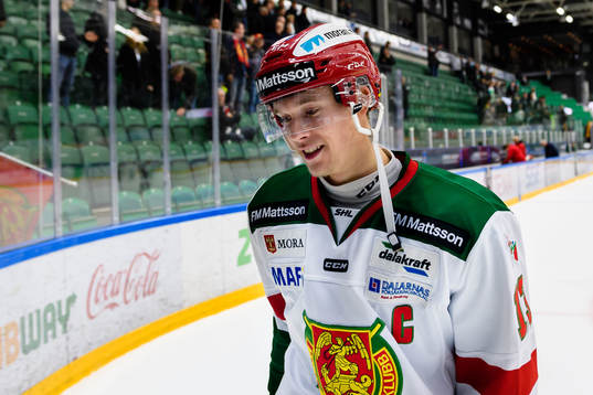 Moras Emil Bejmo lämnar isen