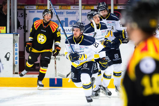 s Mattias Tedenby jublar