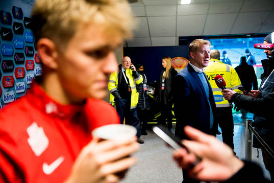 Martin Ødegaard of Norway and Leif Gunnar Smerud, coach of