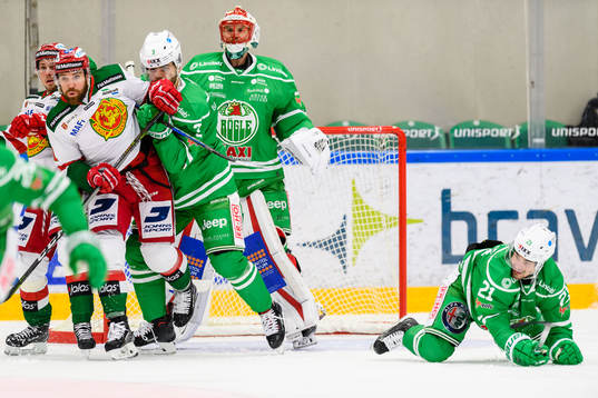 Oroligt framför Rögles målvakt Justin Pogge