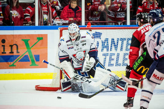 Malmö Redhawks Robin Alvarez mot Linköpings målvakt