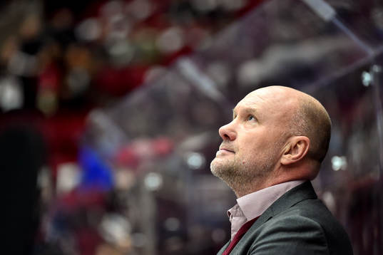 Malmö Redhawks tränare Peter Andersson deppar