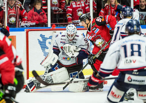 Linköpings målvakt Jonas Gustavsson mot Malmö Redhawks