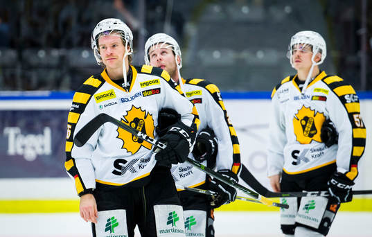 Skellefteås Michael Kostka och Emil Djuse deppar