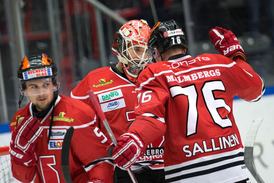 Örebros målvakt Axel Brage jublar