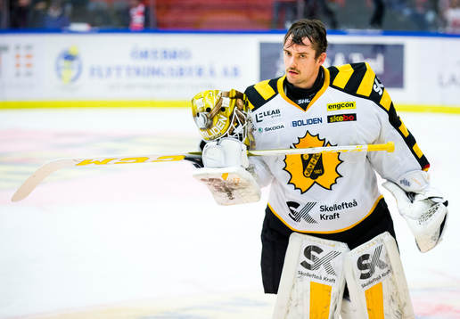 Skellefteås målvakt Gustaf Lindvall deppar