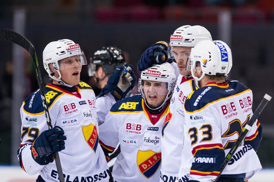 Djurgårdens Marcus Högström jublar och omfamnas