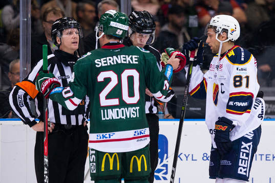 Frölundas lagkapten Joel Lundqvist och Djurgårdens Calle