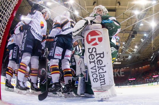 Frölundas målvakt Johan Mattsson deppar