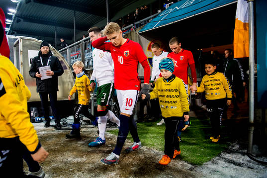 Martin Ødegaard and Julian Ryerson of Norway enter the