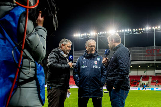 Commentator Kenneth Fredheim, Lars Lagerbäck, head coach
