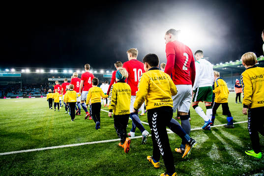 Martin Ødegaard and Julian Ryerson of Norway enter the