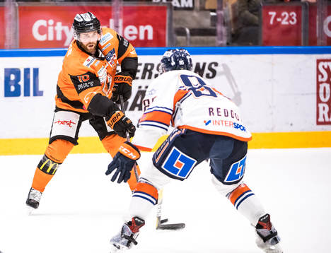 Karlskronas Mattias Guter  och Växjös Liam Reddox