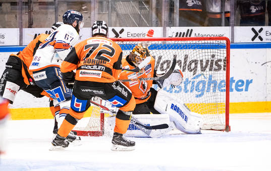 Växjös Linus Fröberg  gör 4-4 bakom Karlskronas