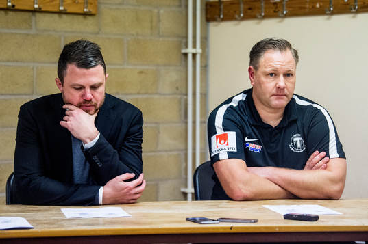 Jönköpings tränare Jimmy Thelin deppar på