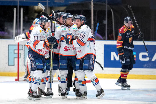 Växjös Jonas Röndbjerg jublar med lagkamrater