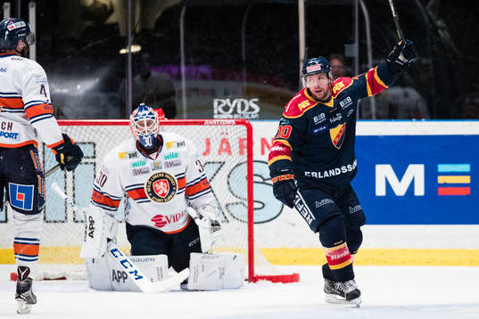 Växjös målvakt Viktor Fasth deppar och Djurgårdens