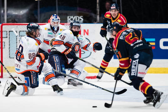 Växjös Adam Brodecki och Daniel Rahimi täcker skott