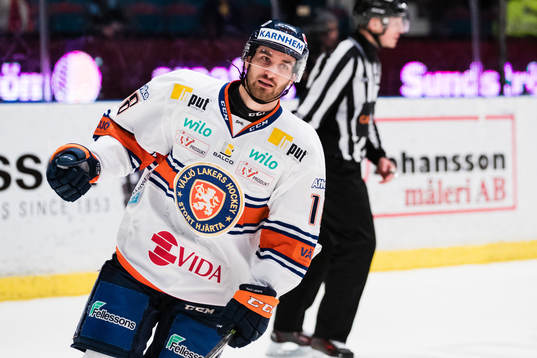 Växjös Andrew Calof jublar