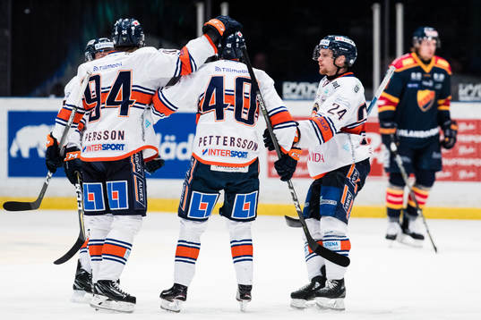 Växjös Joel Persson och Brendan Shinnimin jublar