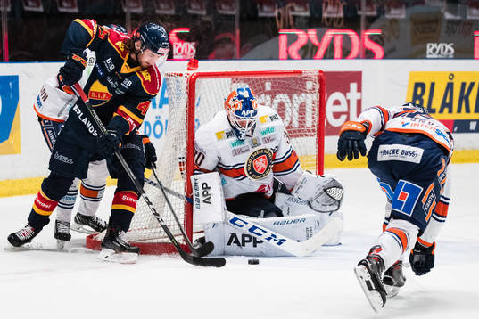 Djurgårdens David Bernhardt utmanar Växjös målvakt