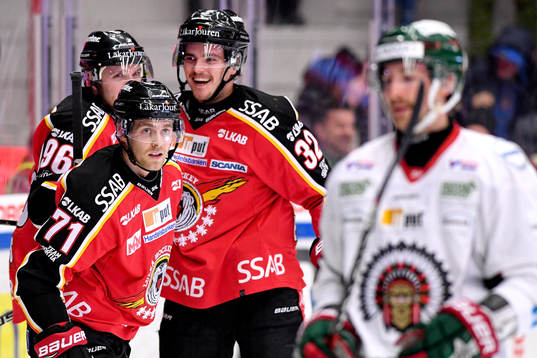 Luleås Patrick Cehlin jublar med lagkamrater