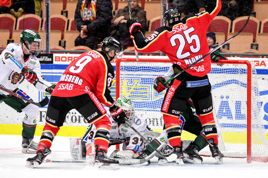 Luleås Johan Forsberg och Anton Hedman jublar