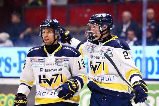 s David Gustafsson jublar med Topi Jaakola