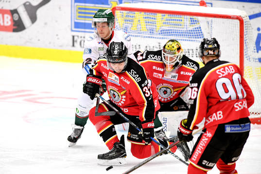 Luleås Oscar Engsund och Frölundas Max Friberg