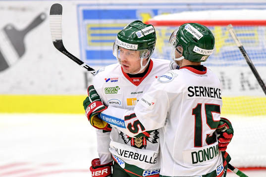 Frölundas John Nyberg och Matt Donovan jublar