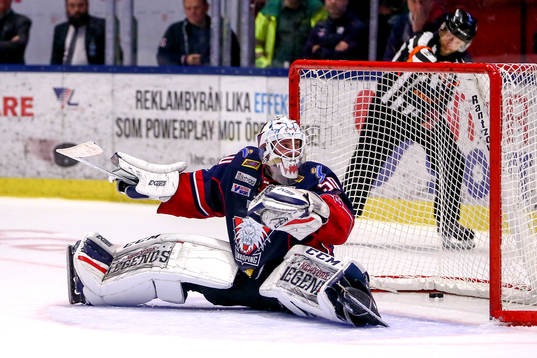 Linköpings målvakt Jonas Gustavsson deppar