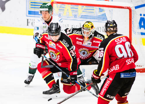 Luleås Oscar Engsund täcker skott