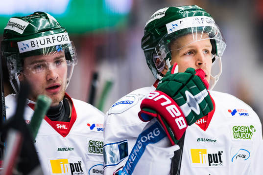 Frölundas Max Friberg (th) deppar