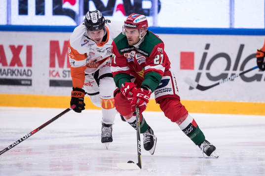 Moras Matt Bailey och Karlskronas Morten Madsen  i