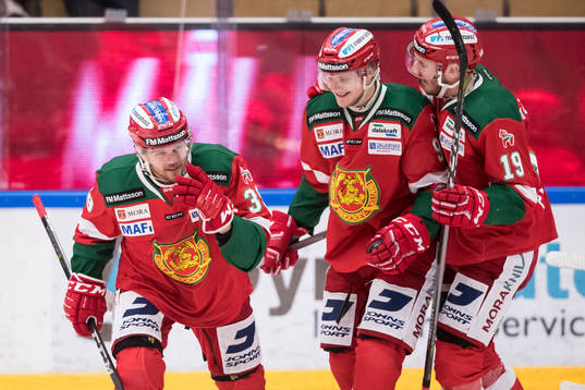 Moras Jacob Nilsson jublar