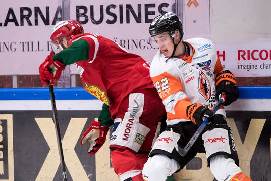 Moras Steven Seigo Karlskronas Henrik Törnqvist i närkamp