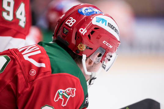 Moras Oskar Svanlund  i ishockeymatchen i SHL mellan Mora
