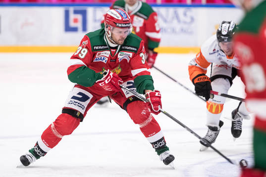 Moras Jacob Nilsson  i ishockeymatchen i SHL mellan Mora