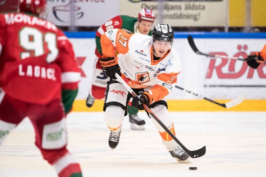 Karlskronas Joel Kellman  i ishockeymatchen i SHL mellan
