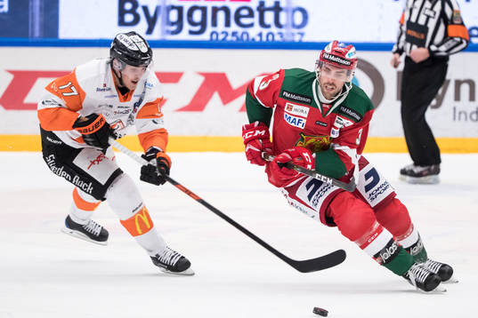 Karlskronas Joel Kellman och Moras Brandon Gormley  i