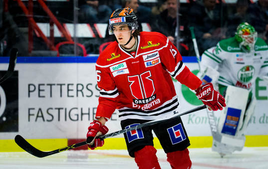 Örebros Arvid Henriksson värmer upp