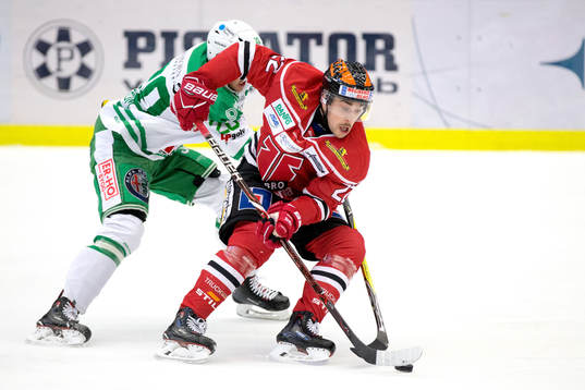 Örebros Jonathan Andersson och Rögles Mathias From
